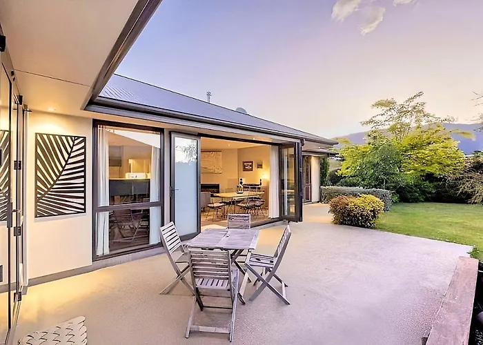 Wanaka Holiday Home 度假居 *